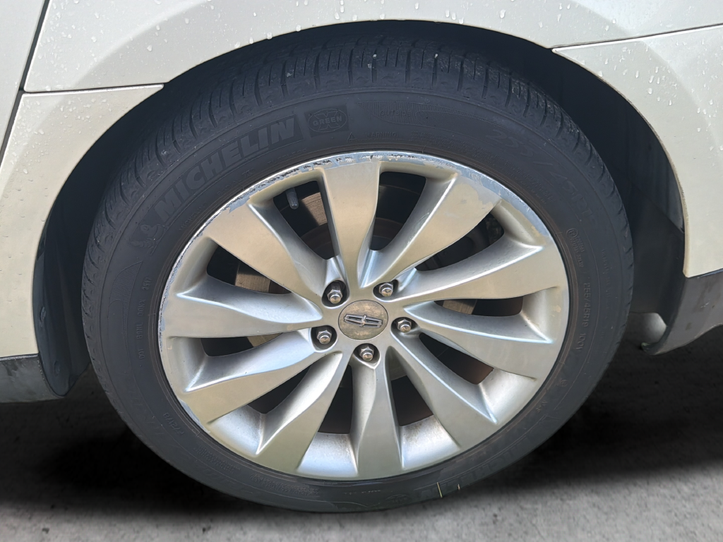 Used 2014 Silver Lincoln Base image 26