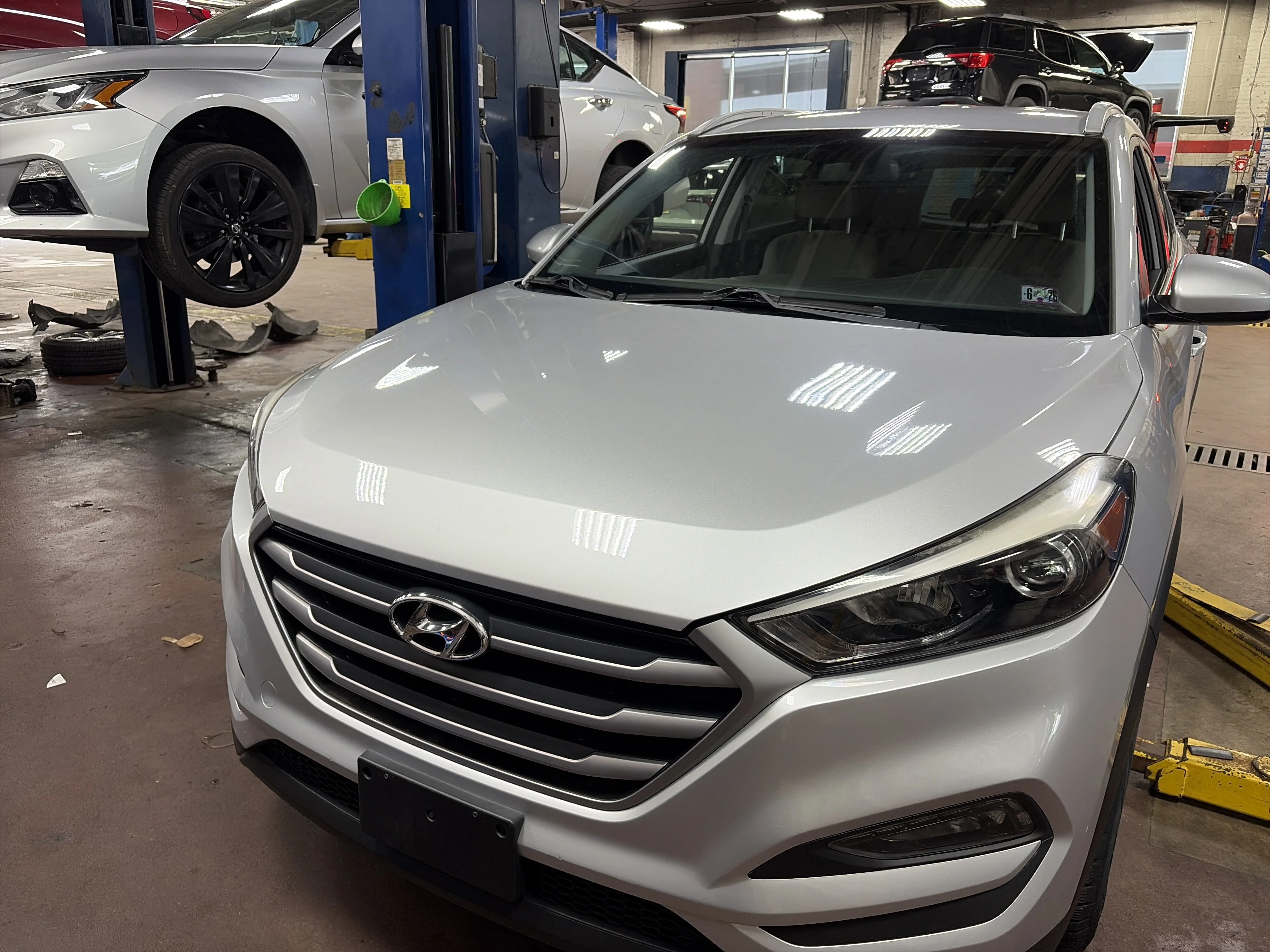 Used 2017 Molten Silver Hyundai SE image 3