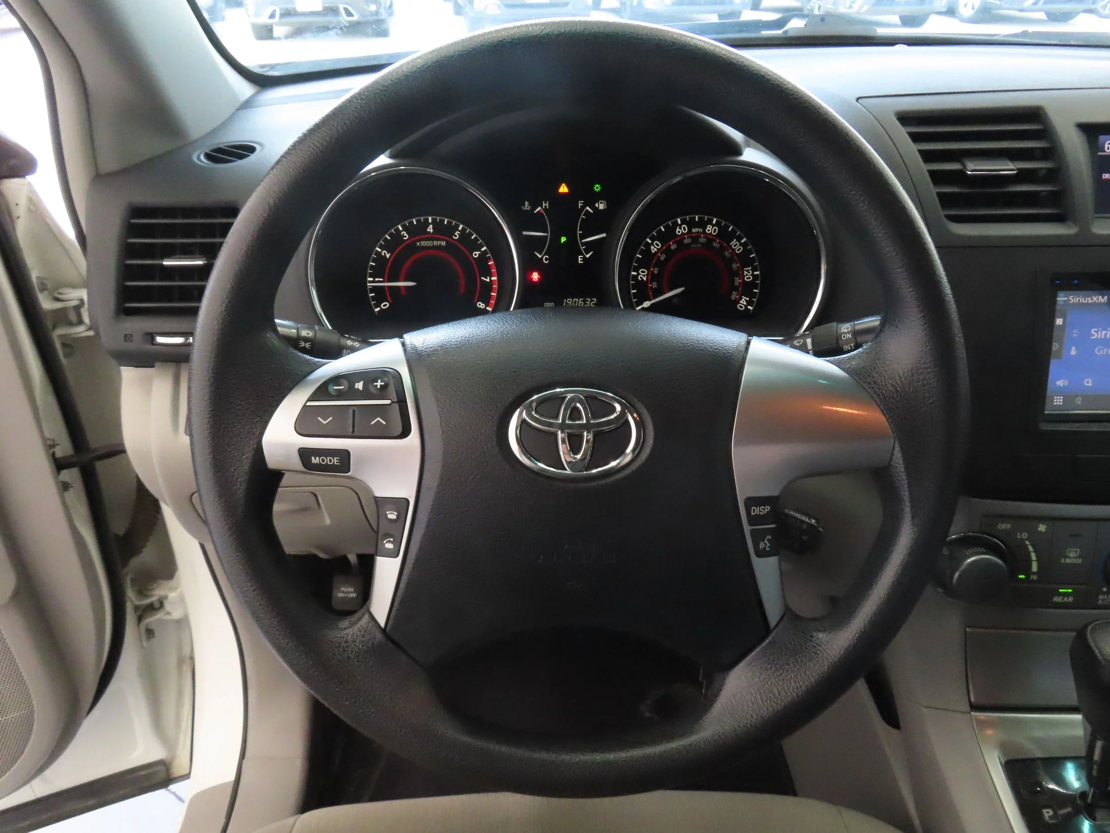Used 2012 White Toyota Base image 16