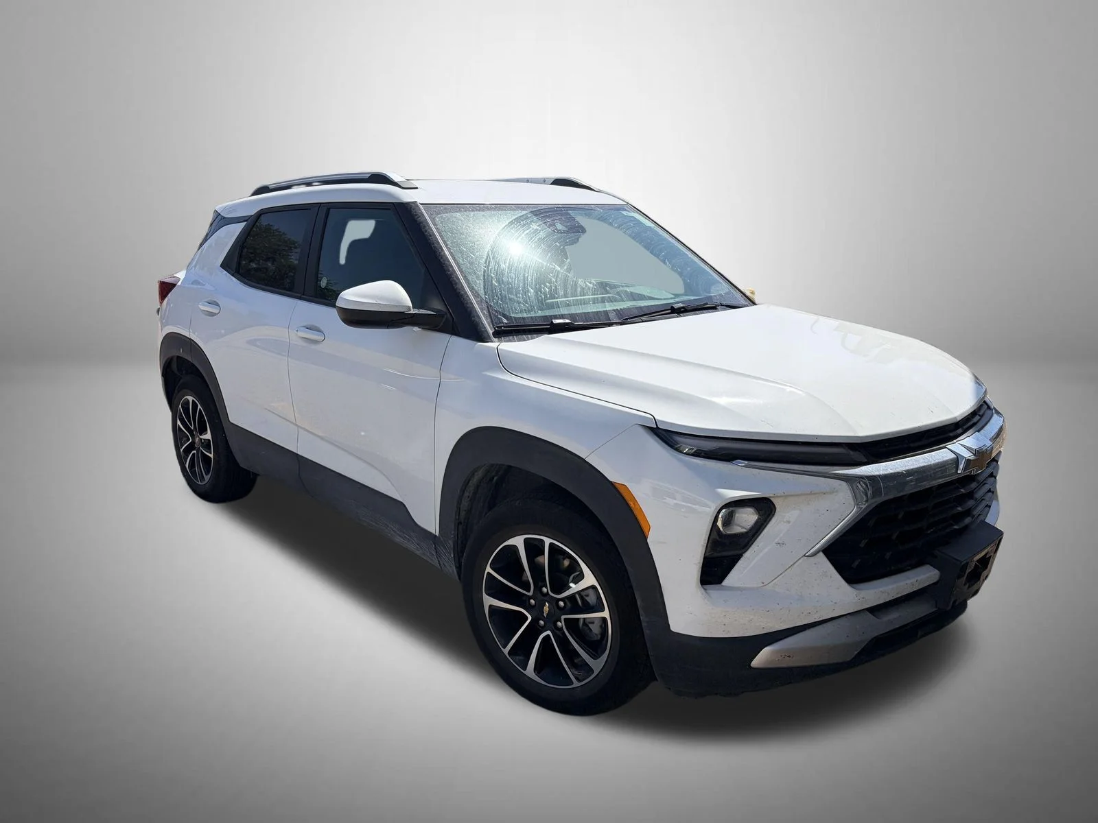 Used 2025 White Chevrolet LT image 3
