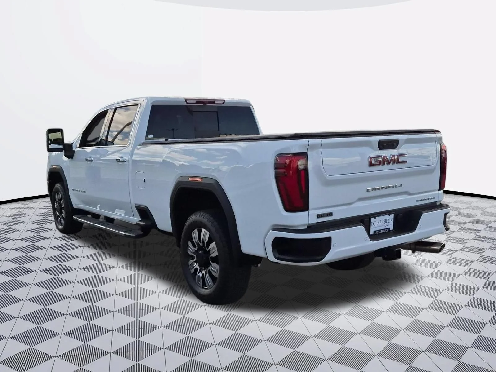 Used 2024 Summit White GMC Denali image 5