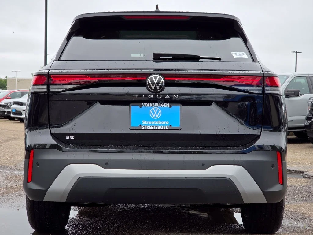 New 2026 Deep Black Pearl Volkswagen SE image 13