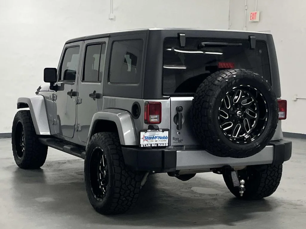 Used 2018 Billet Silver Metallic Clearcoat Jeep Sahara 4WD 3.6L HARD TOP image 6