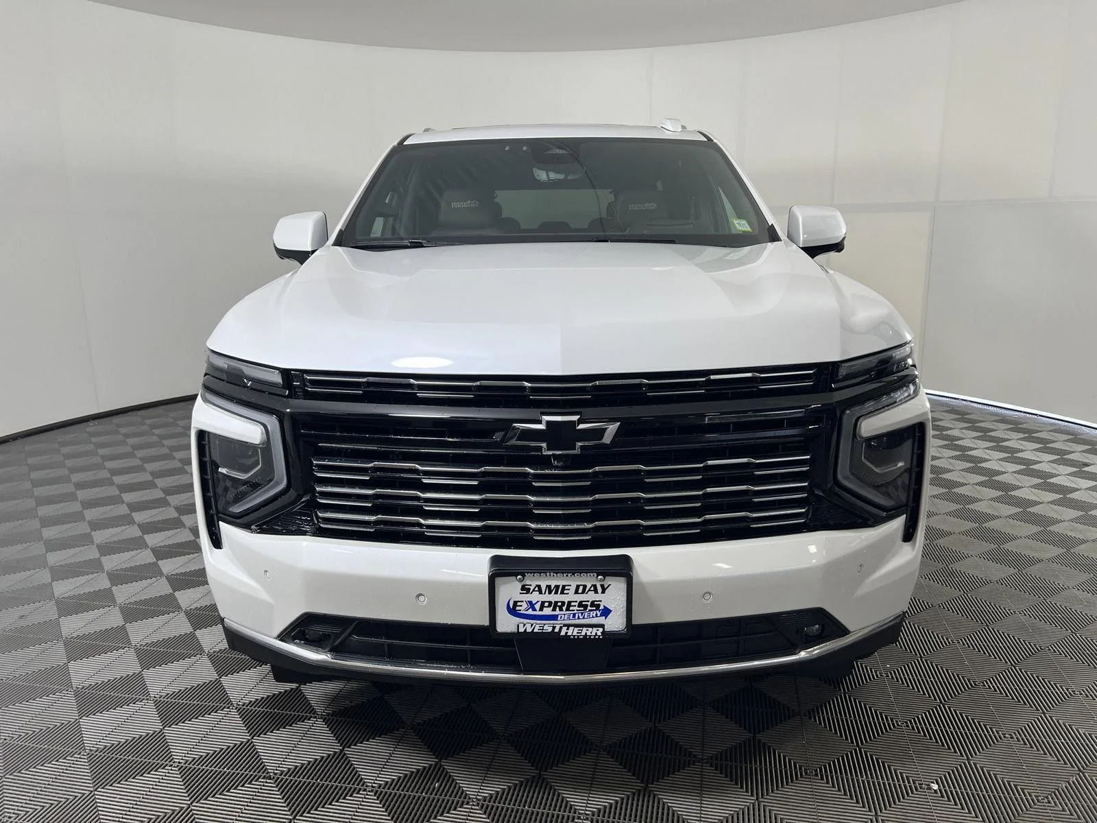 Used 2025 Iridescent Pearl Tricoat Chevrolet High Country image 36