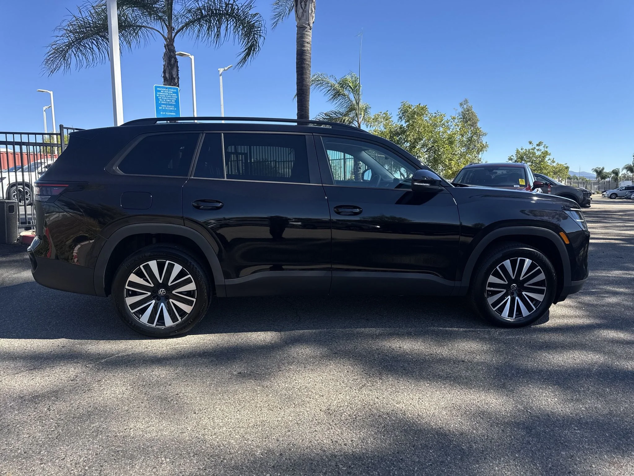 New 2027 Deep Black Pearl Volkswagen SE w/Technology image 8
