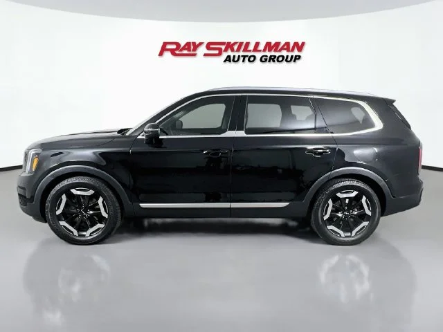 Used 2024 Black Kia EX image 4