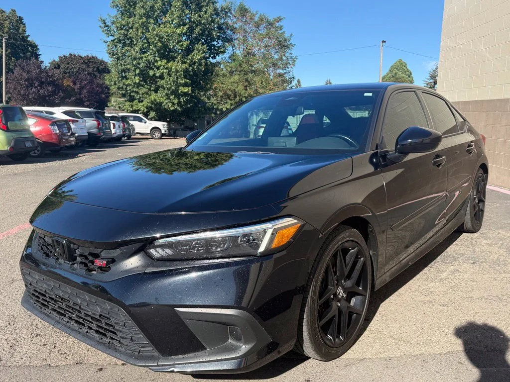Used 2024  Honda Base image 10