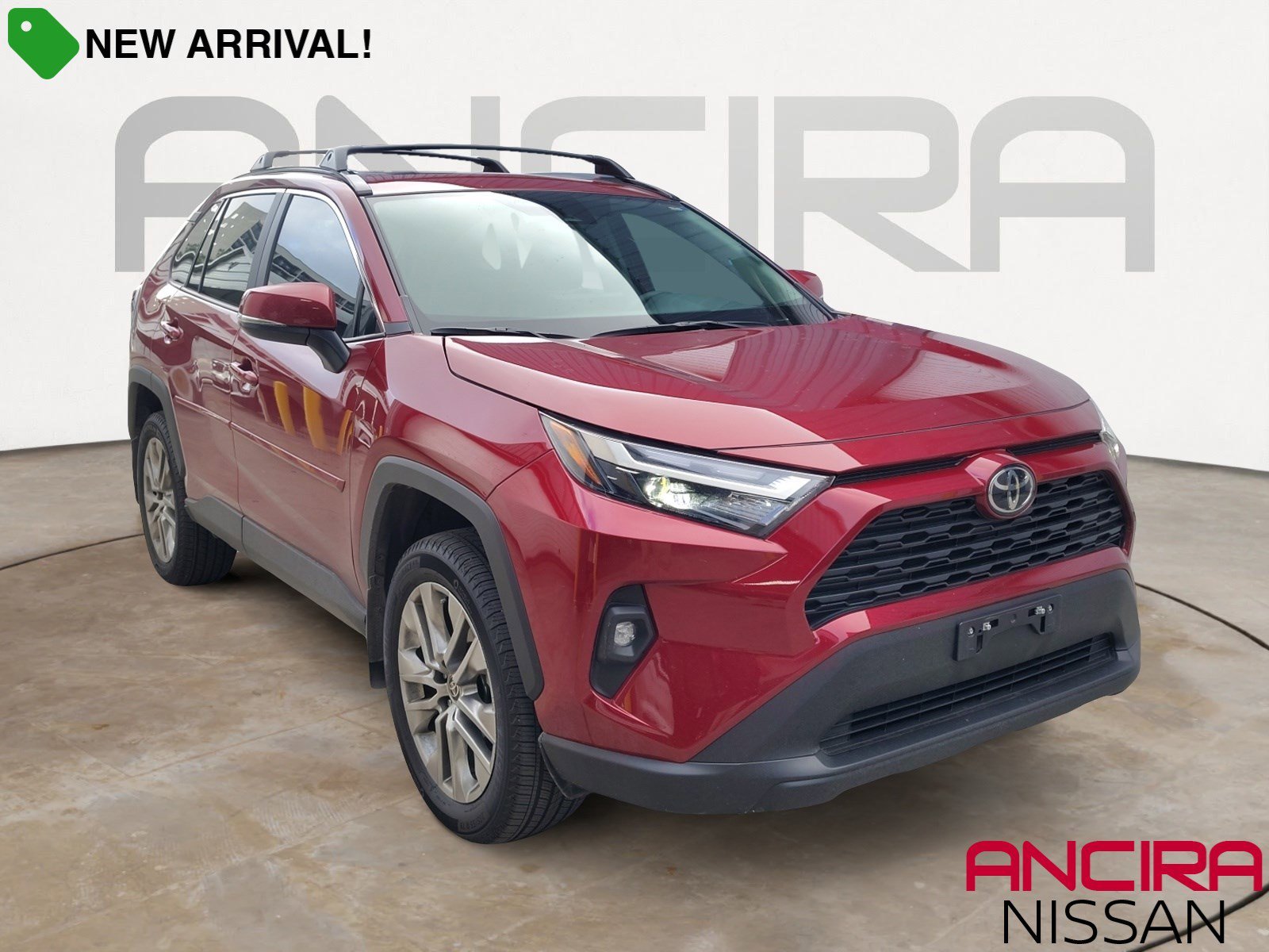 Used 2025 Pearl Toyota XLE Premium image 1