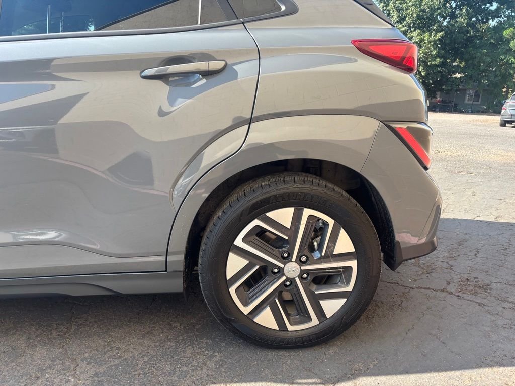 Used 2023 Gray Hyundai SE image 8