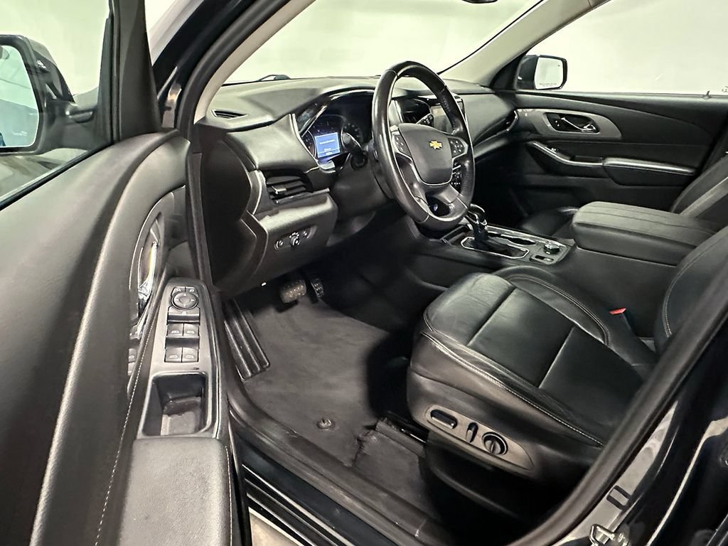 Used 2021 GRAPHITE METALLIC Chevrolet LT Leather image 21