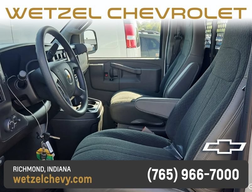 Used 2025 Summit White Chevrolet WT image 3