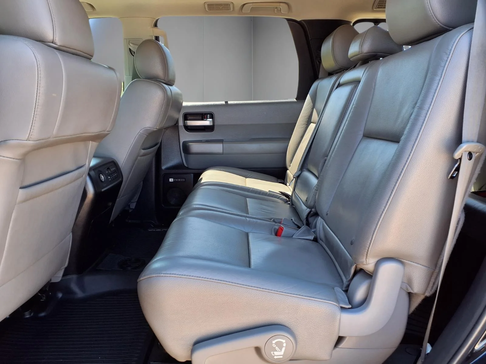 2016 Toyota Sequoia Limited - Photo 13