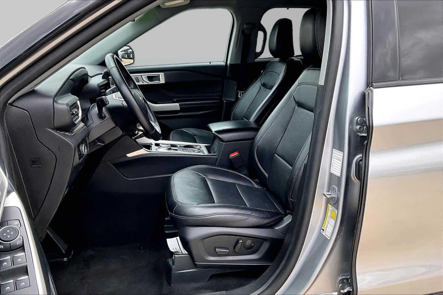 Used 2023 Iconic Silver Ford Limited image 8