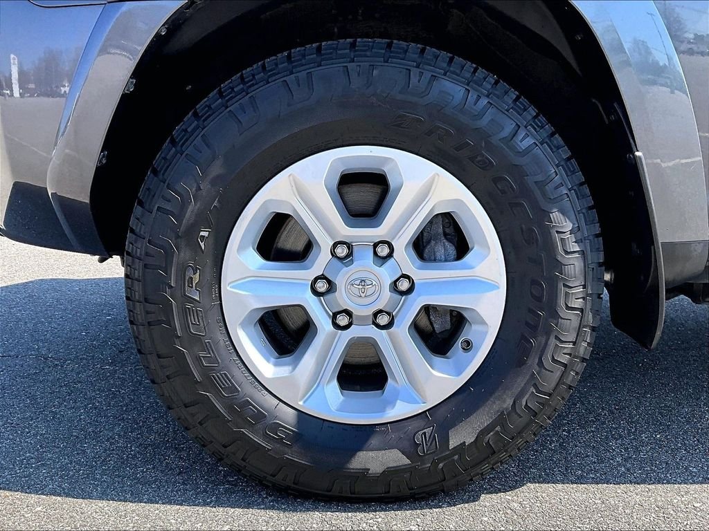 Used 2022 Magnetic Gray Metallic Toyota SR5 image 7