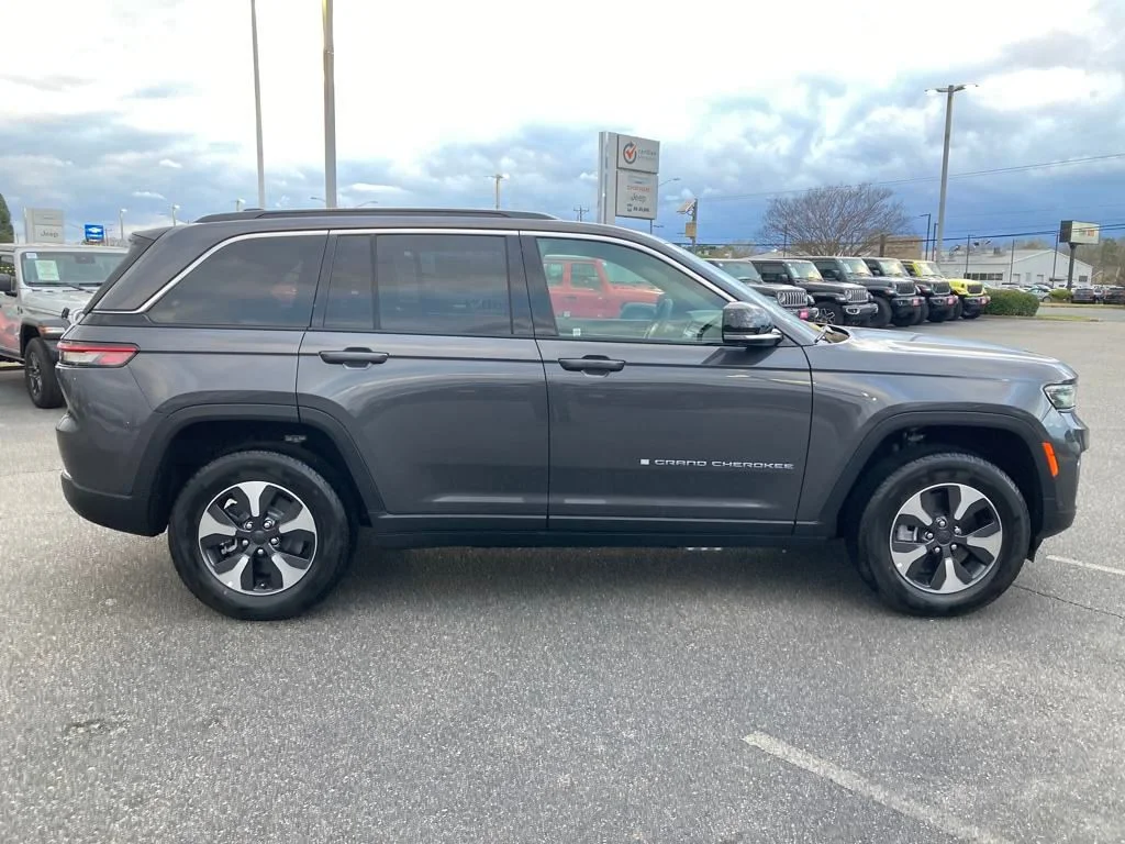 New 2024 Baltic Gray Metallic Clearcoat Jeep 4xe image 7