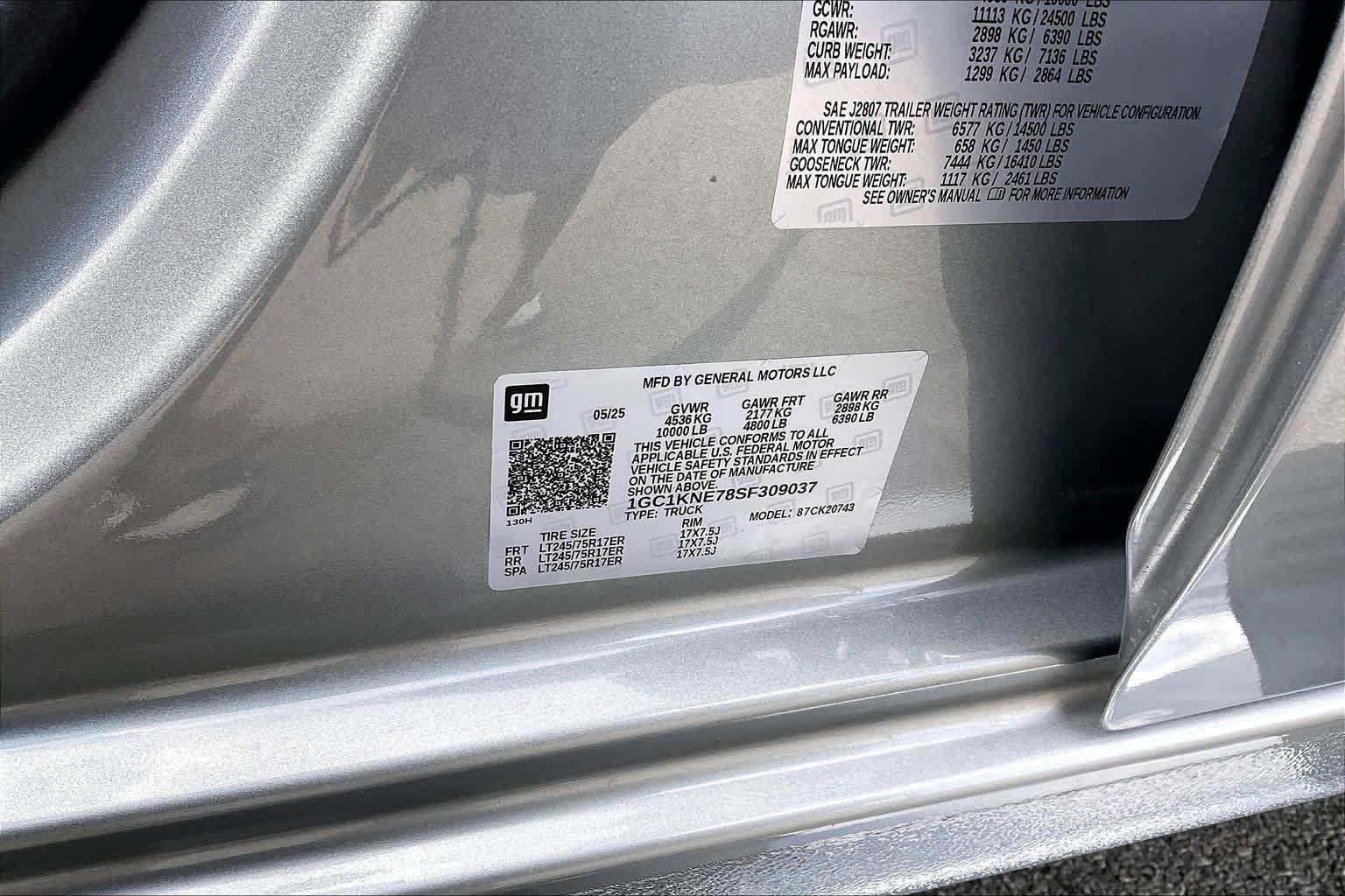 Used 2025 Sterling Gray Metallic Chevrolet LT image 33