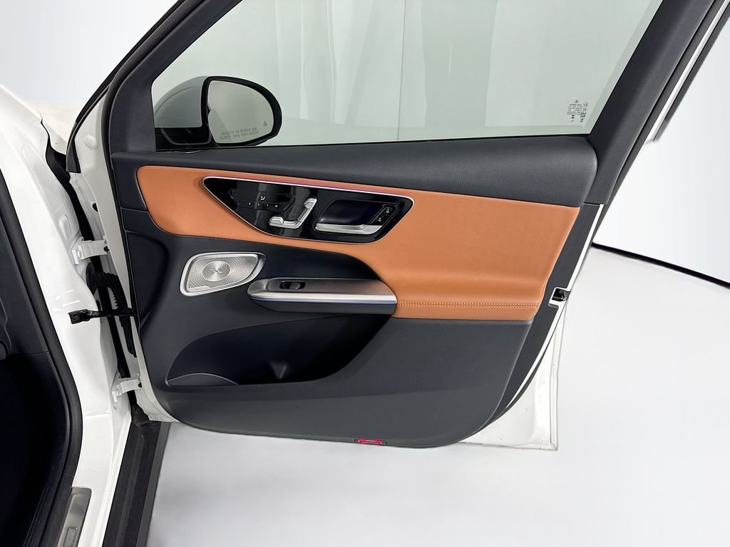 Used 2026  Mercedes-Benz GLC 300 image 26