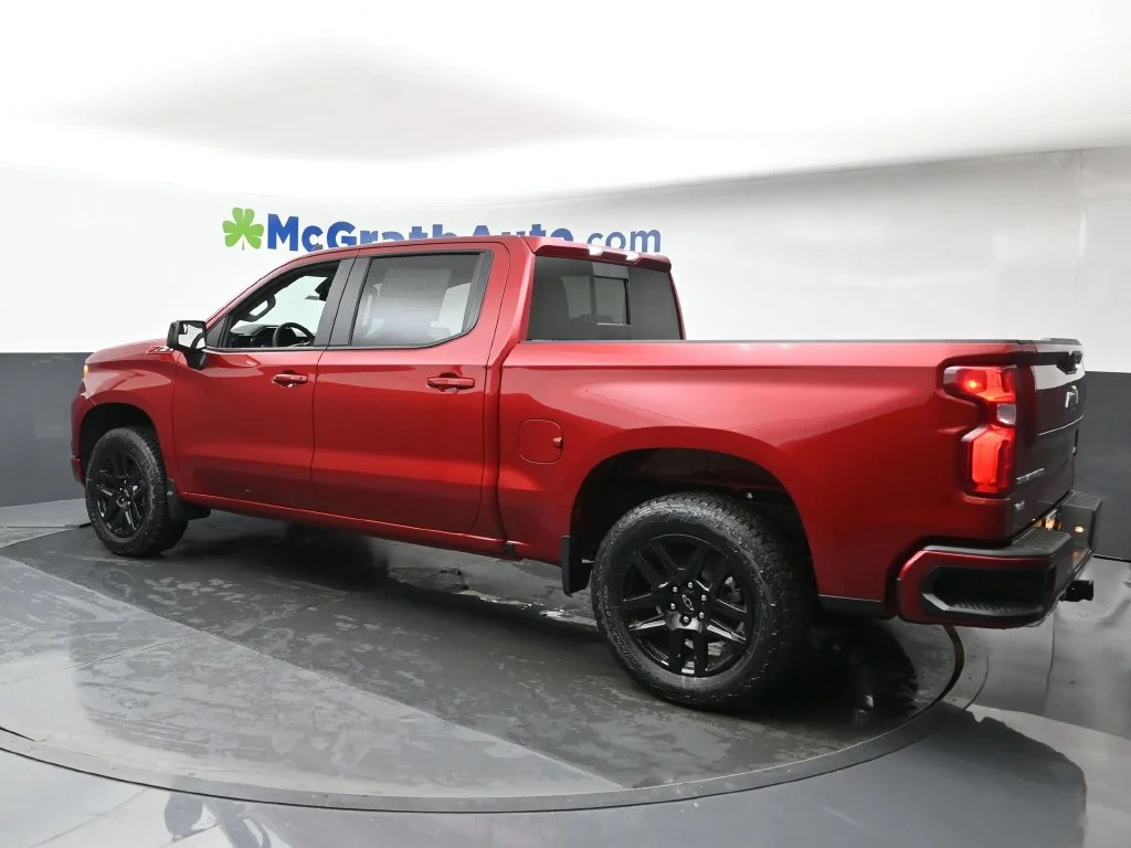 Used 2025 Red Chevrolet RST image 25