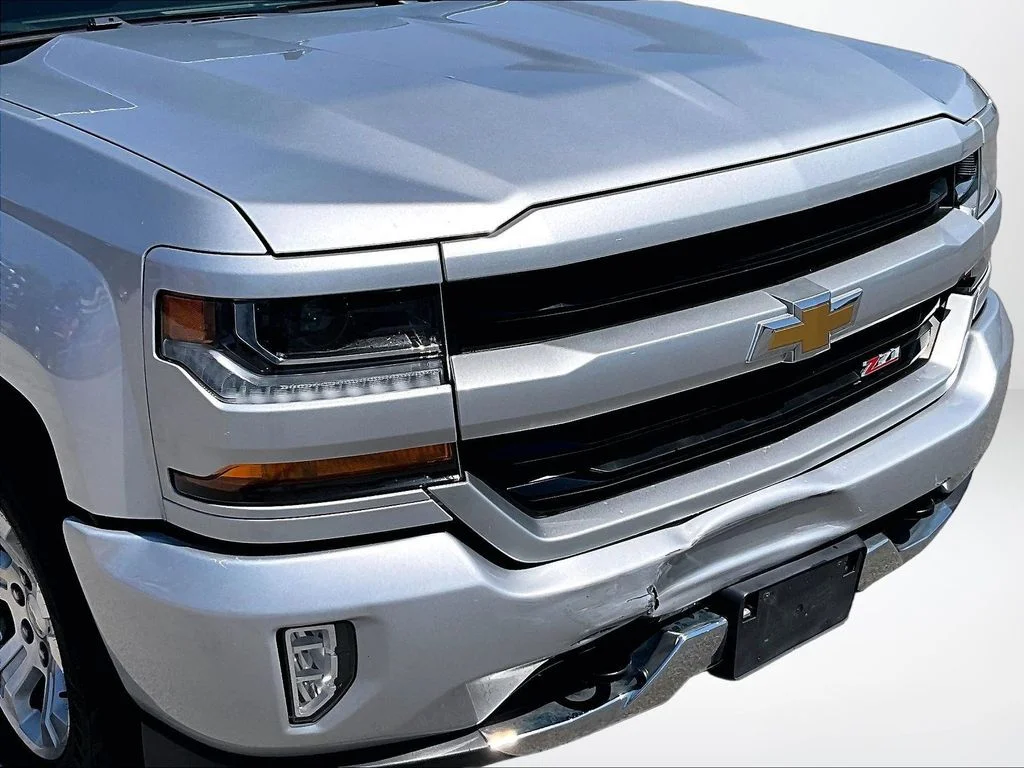 Used 2019 Silver Chevrolet LT image 28