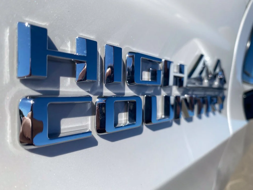 Used 2023 IRIDESCENT PEARL TRICOAT Chevrolet High Country image 37
