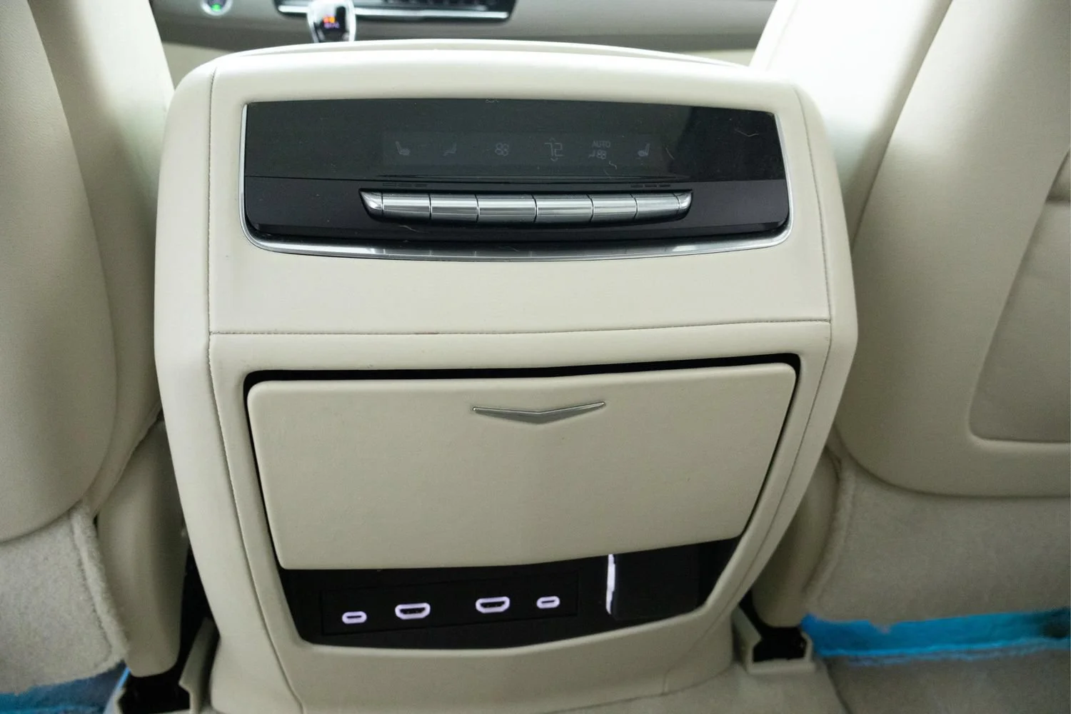 Used 2024 Crystal White Tricoat Cadillac Sport Platinum image 31