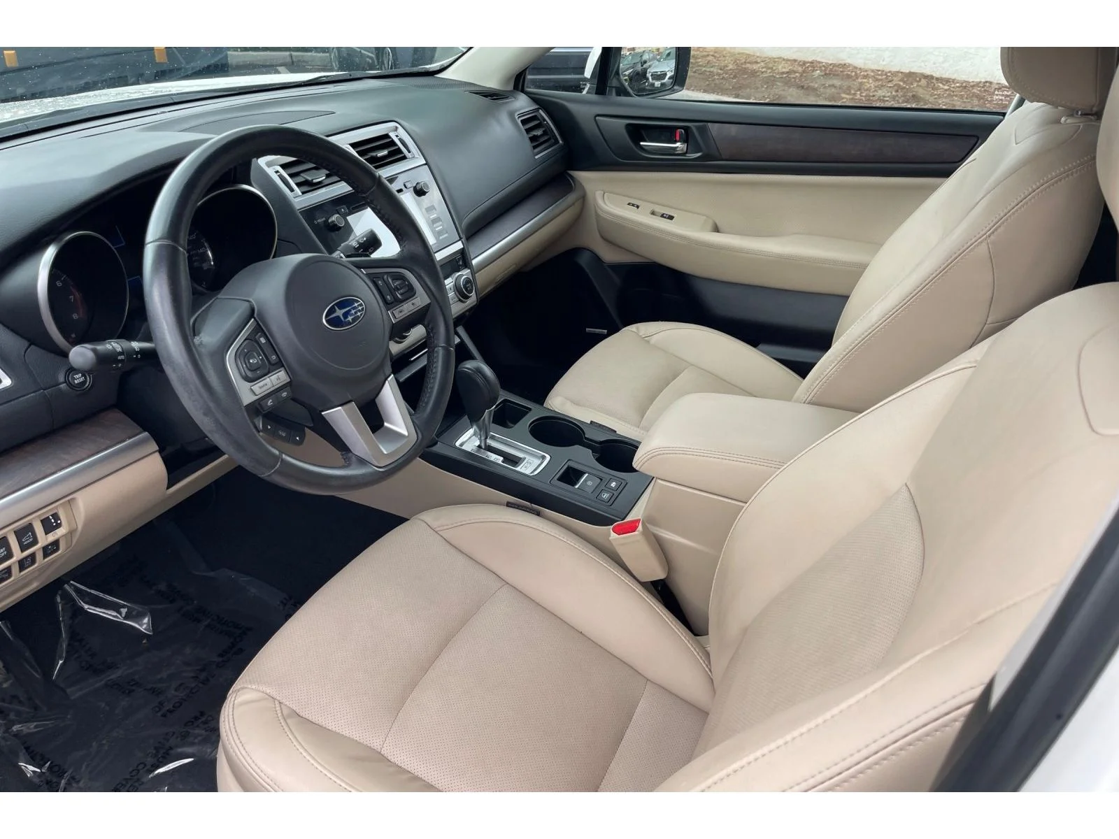 Used 2017 CRYSTAL WHITE PEA Subaru Limited image 10