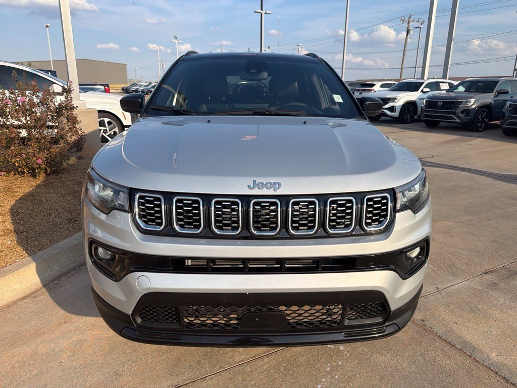 Used 2025 Silver Zynith Metallic Clearcoat Jeep Limited image 2