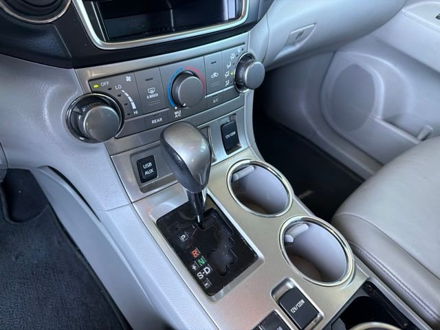 Used 2013 Gray Toyota SE image 6