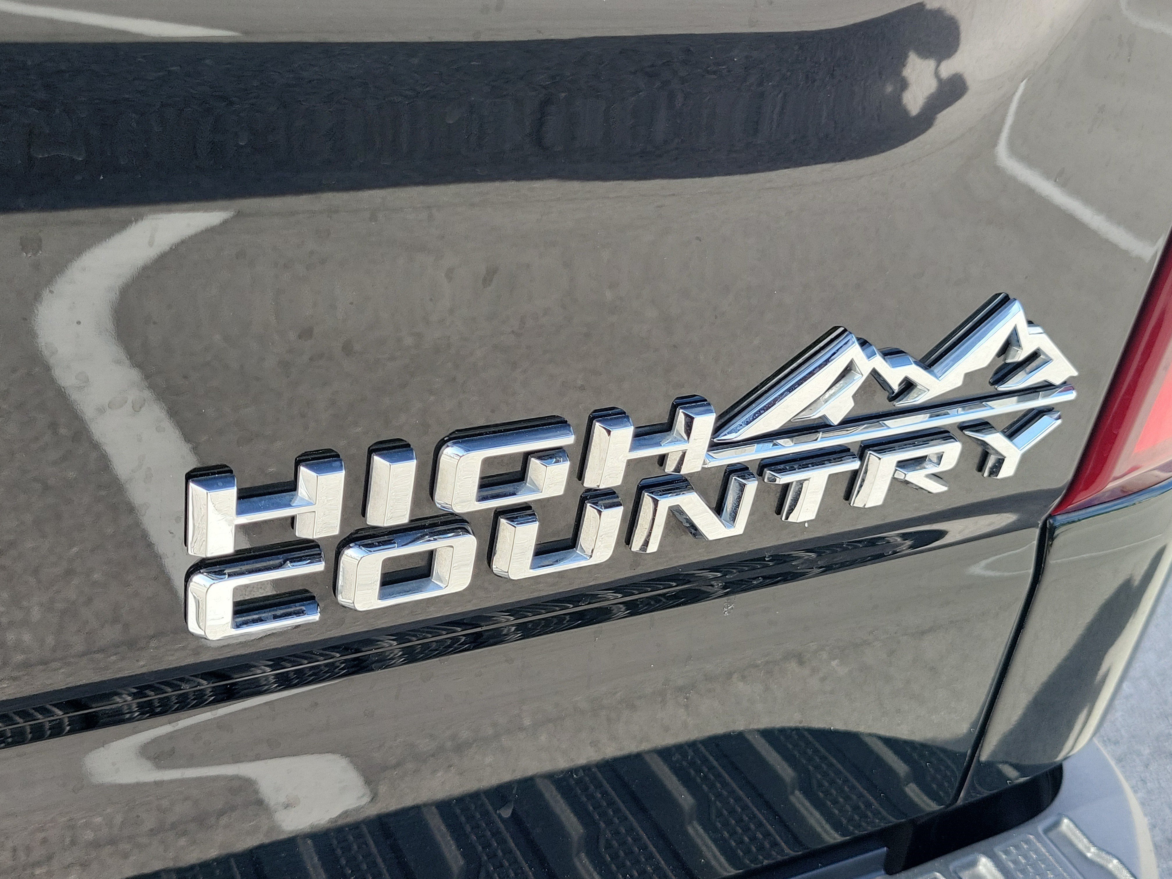 Used 2025 Black Chevrolet High Country image 9