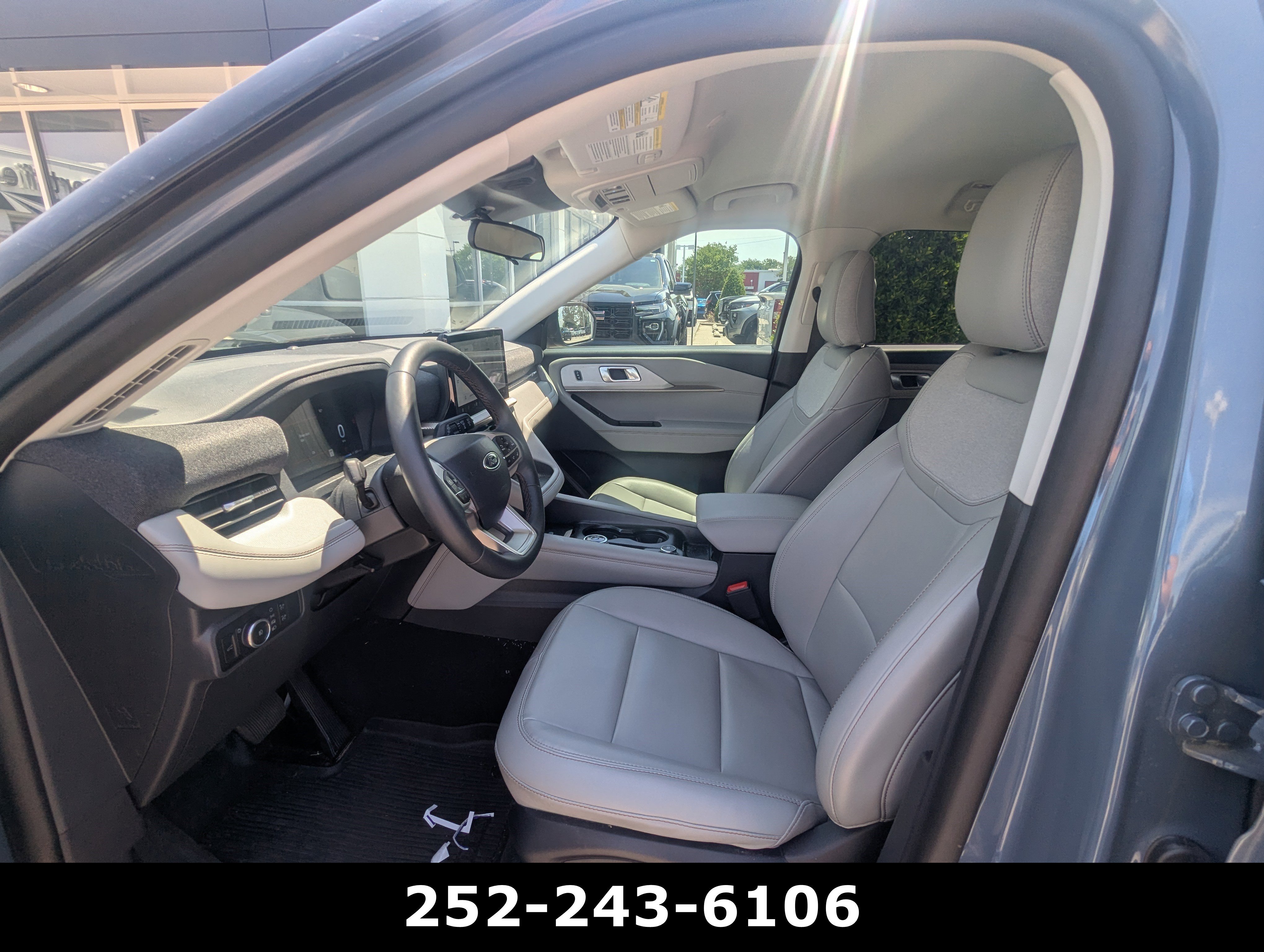 Used 2025 Vapor Blue Ford Active image 12