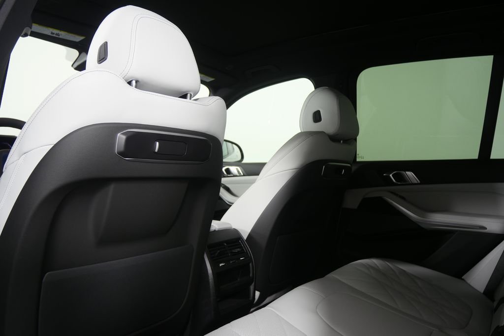 Used 2026 Alpine White BMW xDrive40i image 17