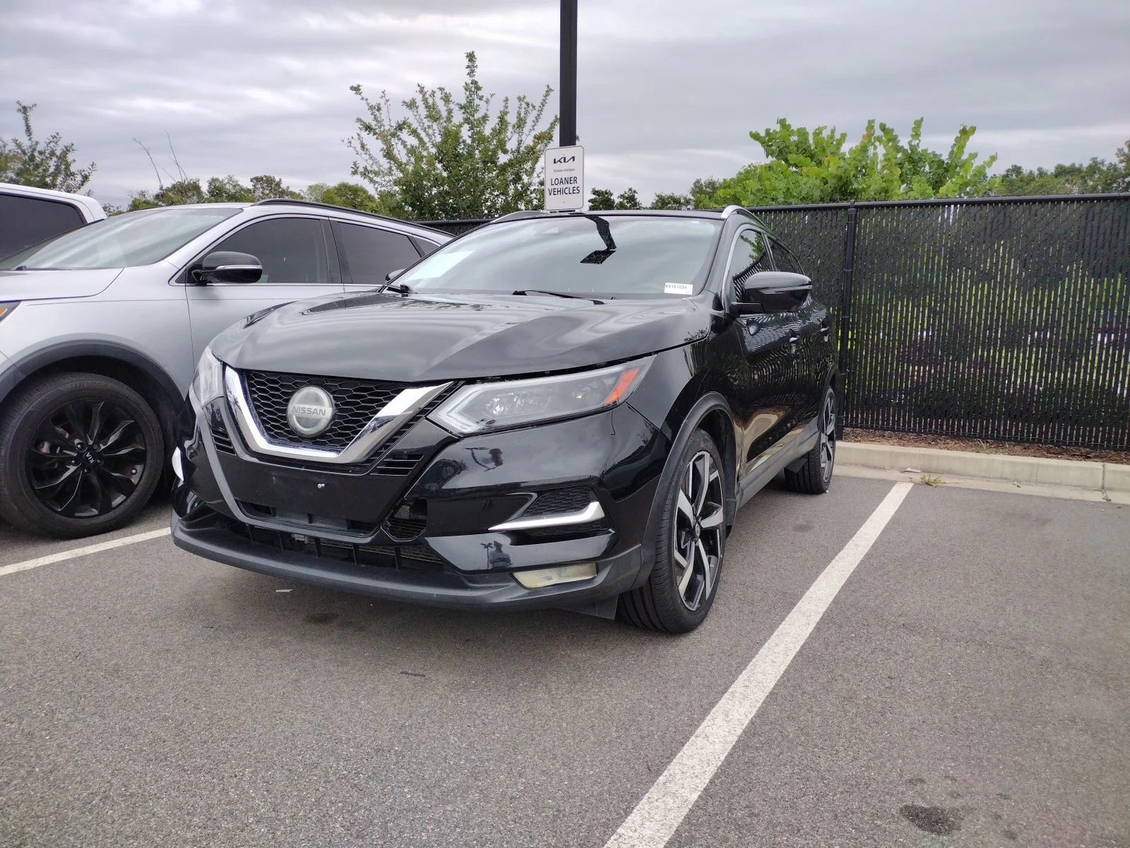 Used 2020 Black Nissan SL image 2