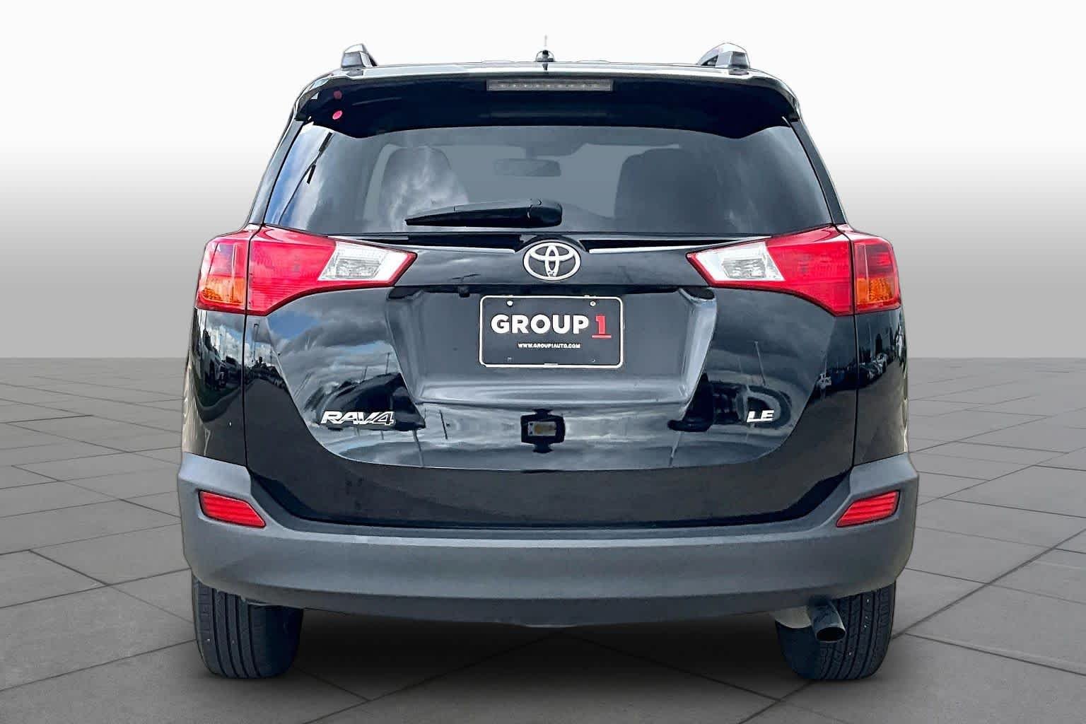 Used 2015 Black Toyota LE image 5