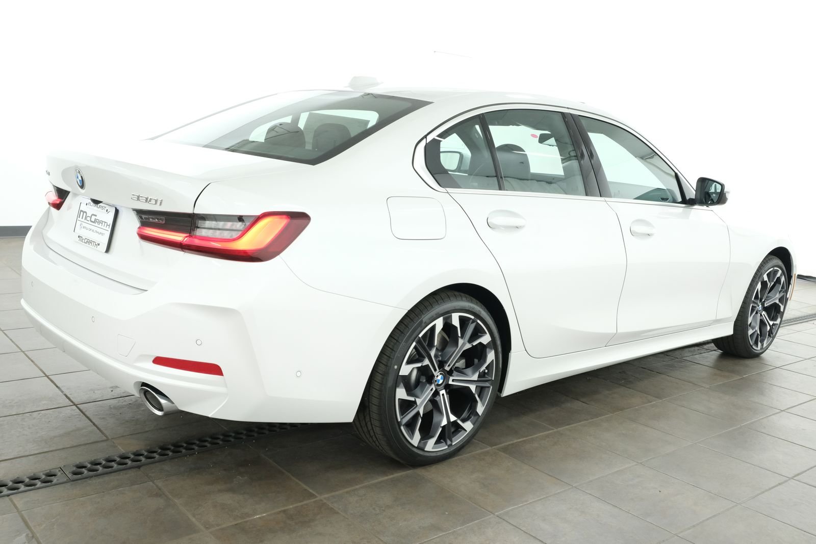 New 2026 Mineral White Metallic BMW 330i xDrive image 7