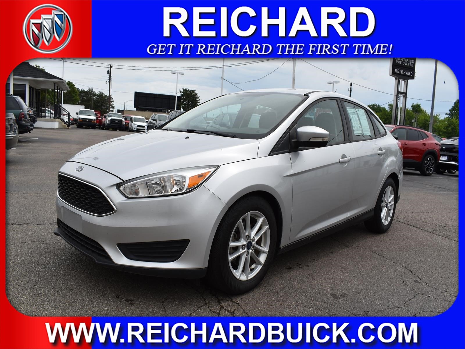 2017 Ford Focus Sedan SE's photo