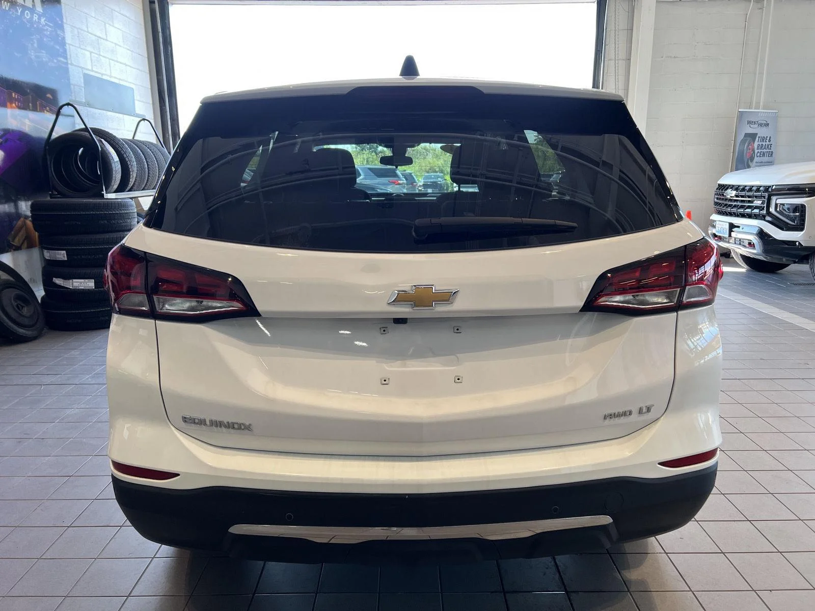 Used 2024 Summit White Chevrolet LT image 9