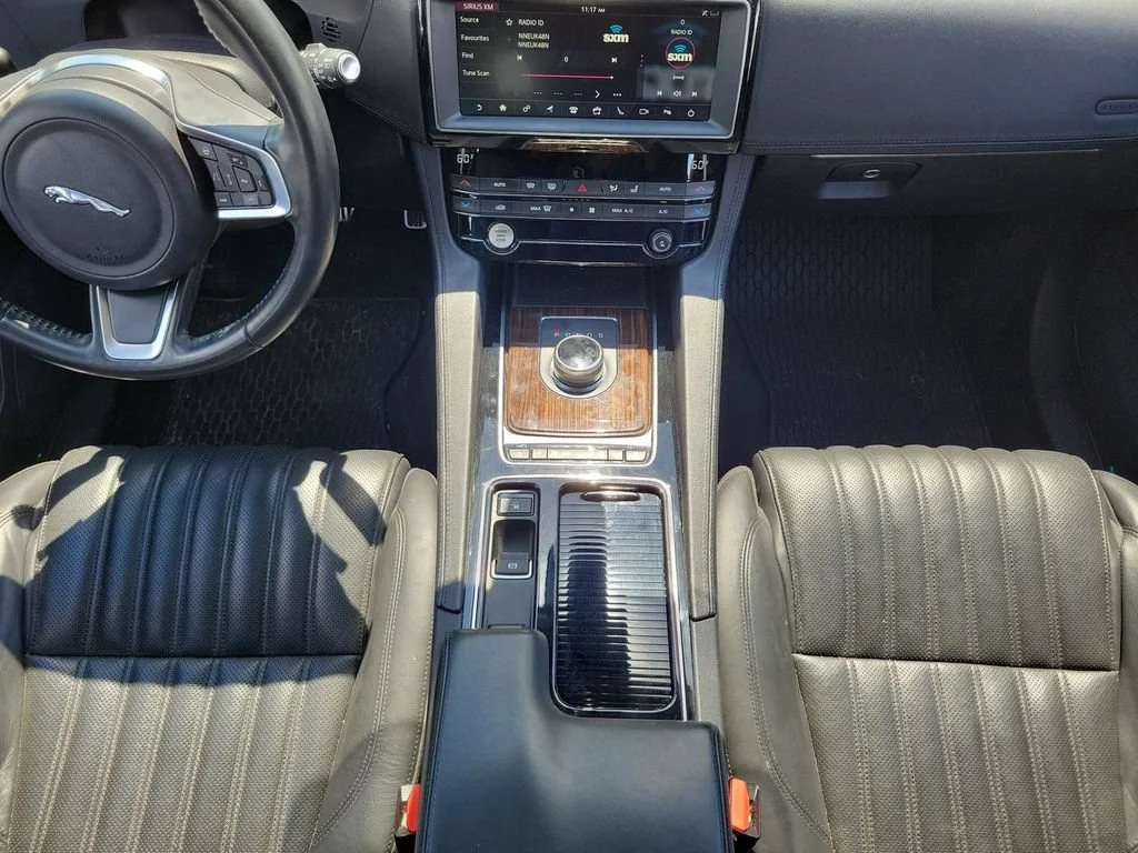 Used 2019 Black Jaguar 30t Portfolio image 21