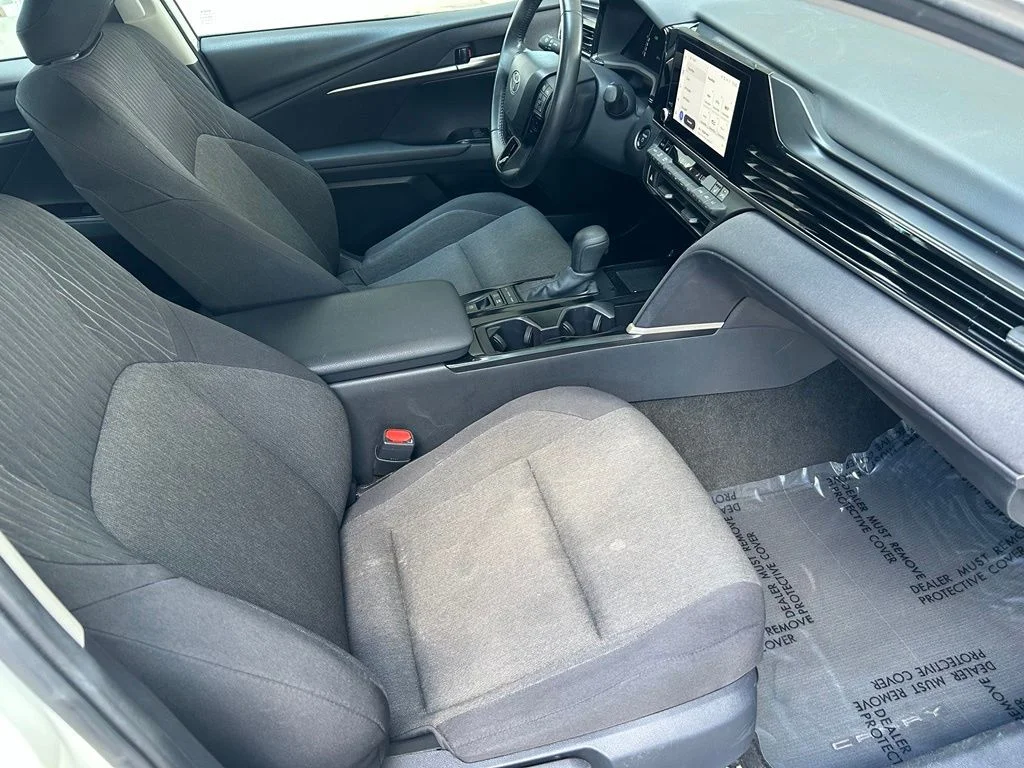 Used 2025 White Toyota LE image 23