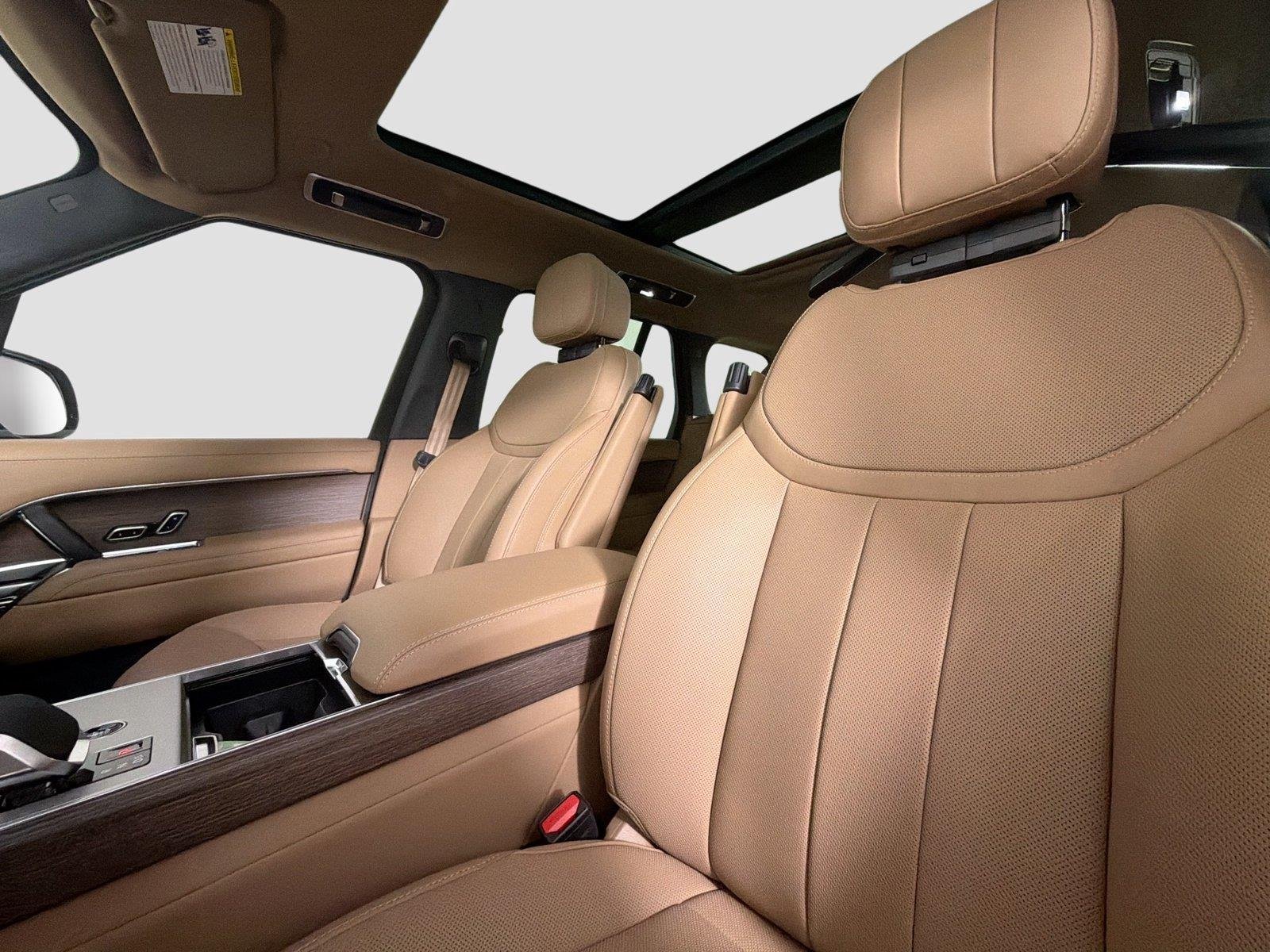 New 2026 Fuji White Land Rover SE image 21