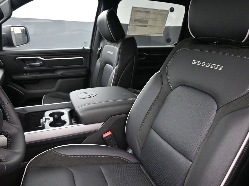 New 2026 Granite Crystal Metallic Clear-Coat Exterior Paint RAM Laramie image 9