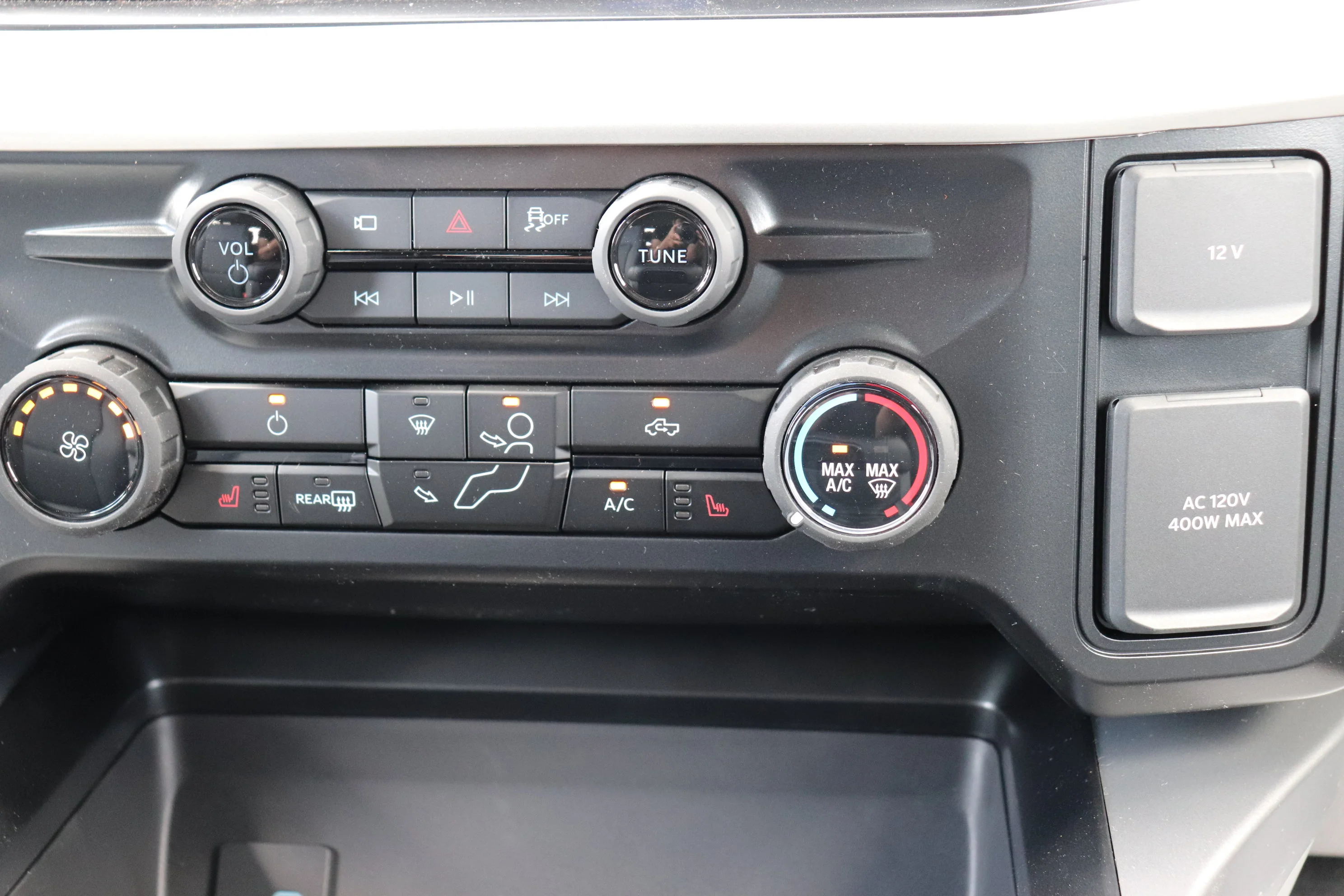 New 2026 OXFORD WHITE Ford XLT image 16