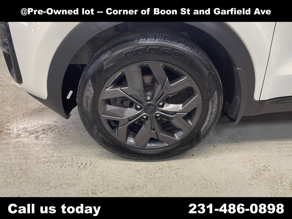 Used 2021  Kia S image 11