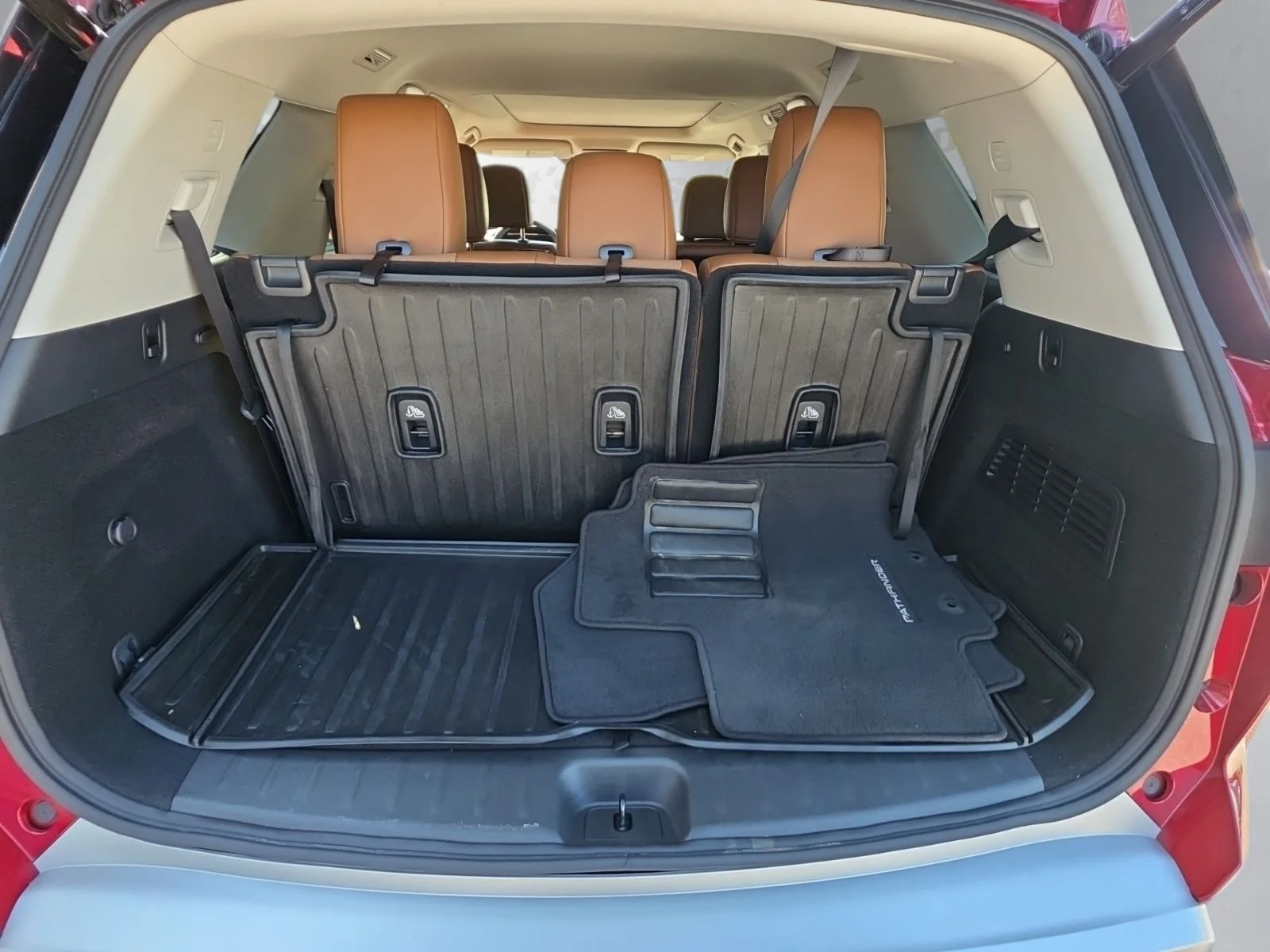 Used 2023 Red Nissan Platinum image 27
