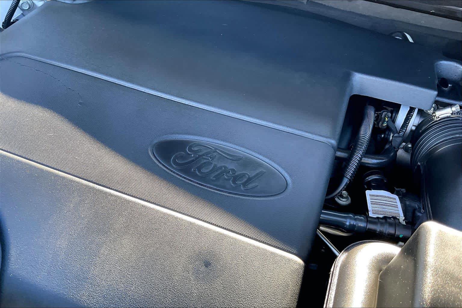 Used 2017 White Platinum Metallic Tri-Coat Ford XLT image 28