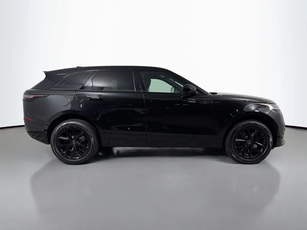 New 2026 Santorini Black Land Rover Belgravia Edition image 4