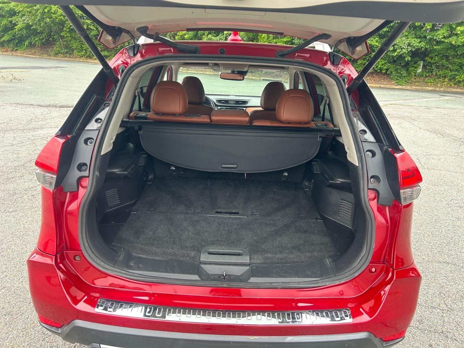 Used 2017 Palatial Ruby Nissan SL image 16
