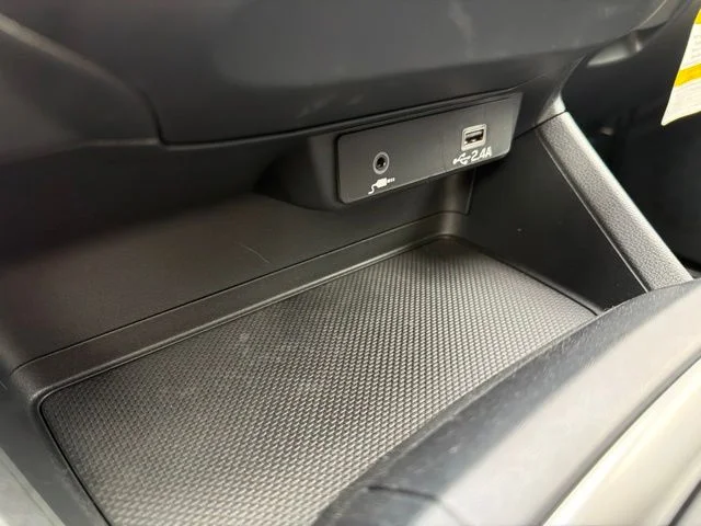 Used 2025 Silver Subaru Base image 18