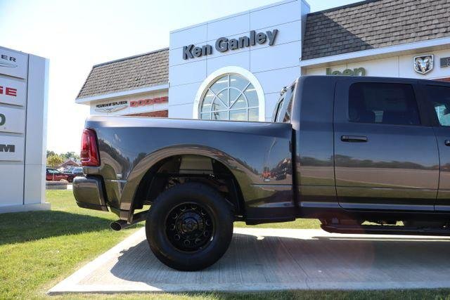 New 2026 Granite Crystal Metallic Clear-Coat Exterior Paint RAM LARAMIE image 55