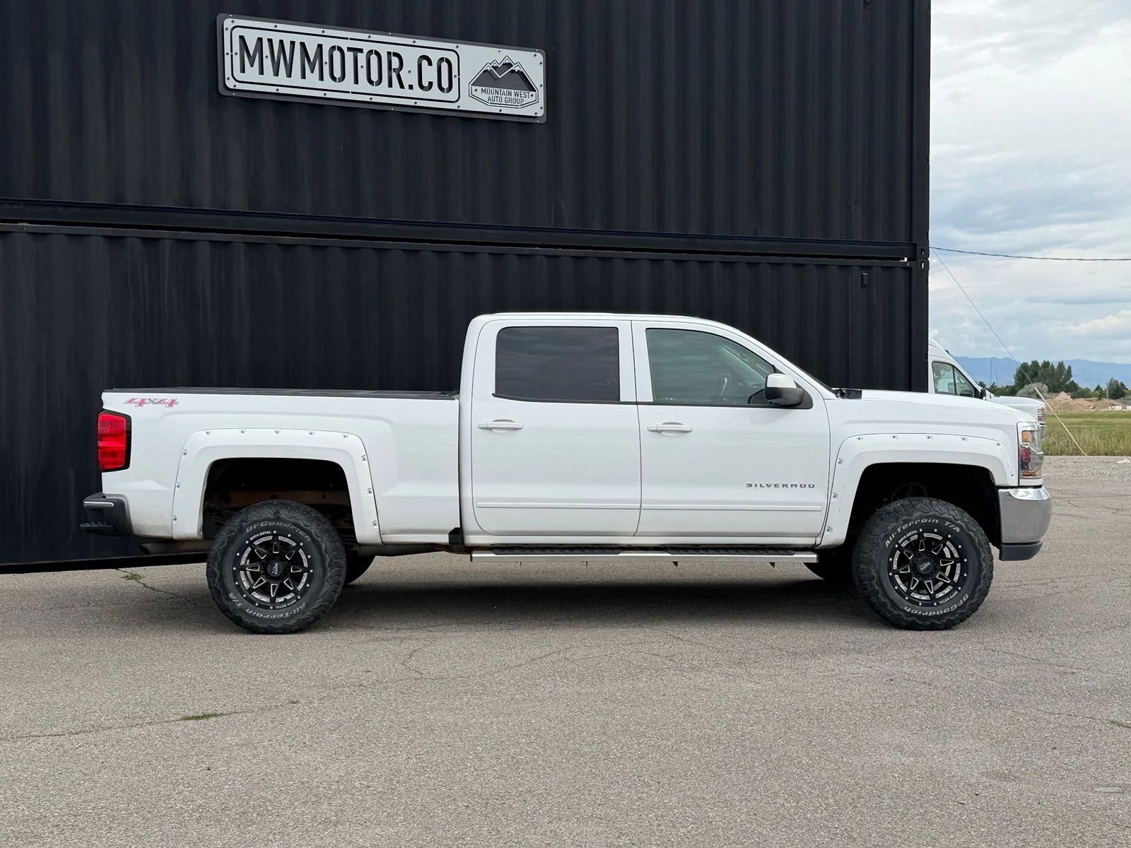 Used 2017 White Chevrolet LT image 3