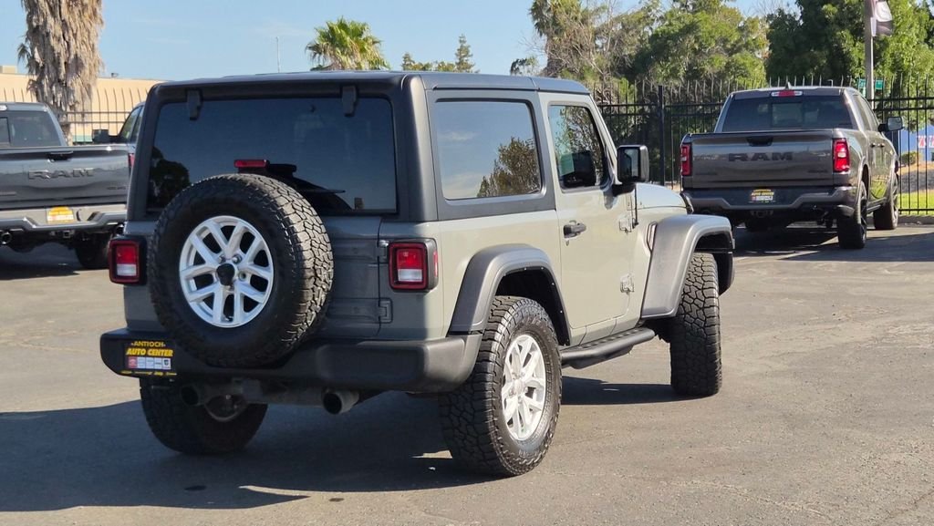 Used 2023 Gray Jeep Sport S image 4